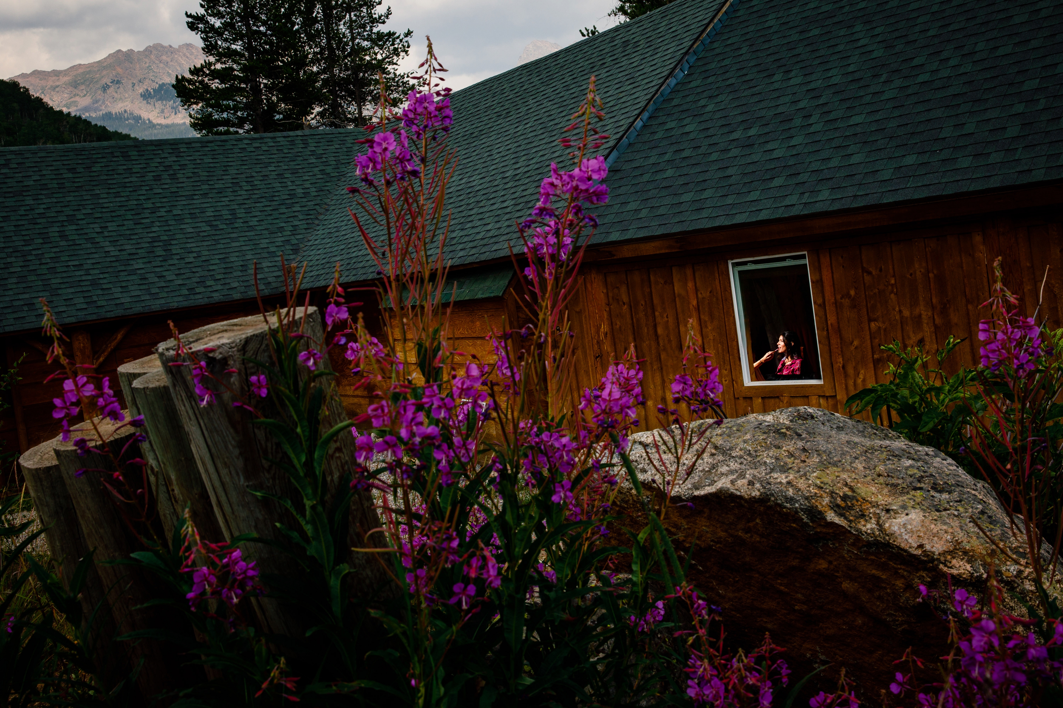 Bride putting on makeup for her Piney River Ranch Wedding